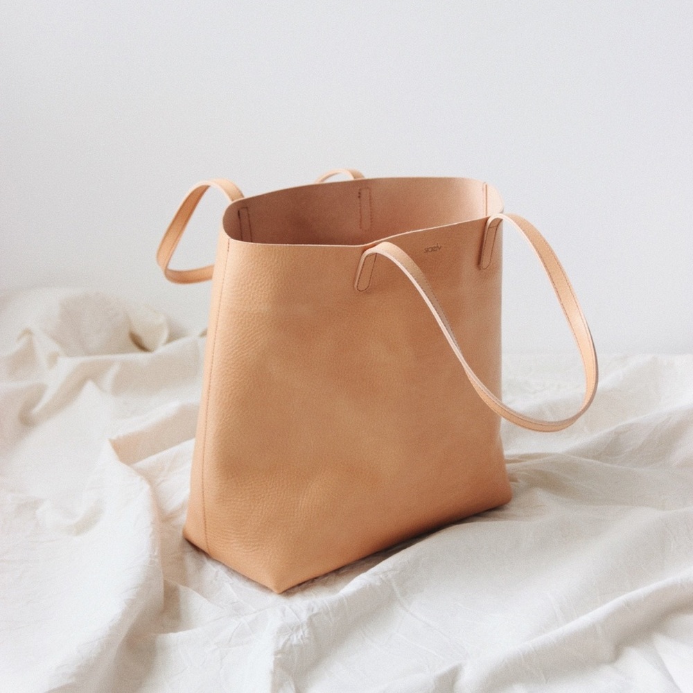 Sjaelv Leather Tote - Picture 2 of 14